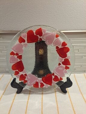 Peggy Karr Fused Art Glass Plate Featuring Red and Pink Hearts. 